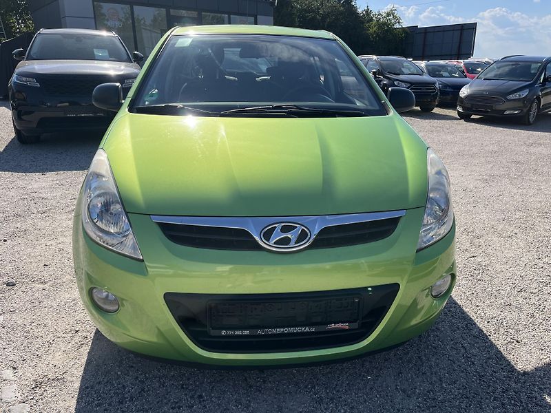 Hyundai i20 (2011) 1.2 57 KW, REZERVACE - fotka 3 z 14