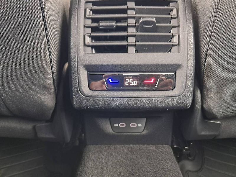 Volkswagen Golf (2023) LIFE 1.0 e-TSI / 81 kW DSG7 - fotka 23 z 27