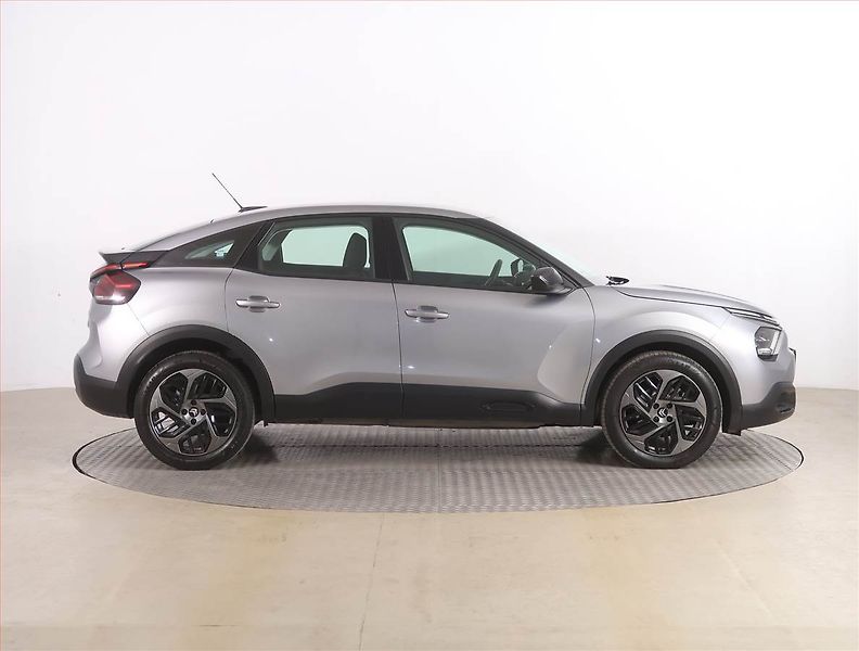 Citroën C4 (2023) Feel 1.2 PureTech, Automat - fotka 6 z 18