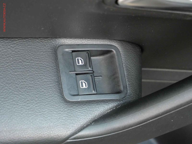Volkswagen Polo (2012) 1.6 TDi, R-Line - fotka 11 z 21