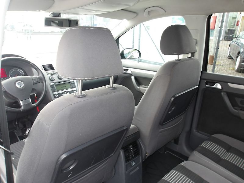 Volkswagen Touran 1,6i 75kW ! KRASAVEC !!! - fotka 20 z 26