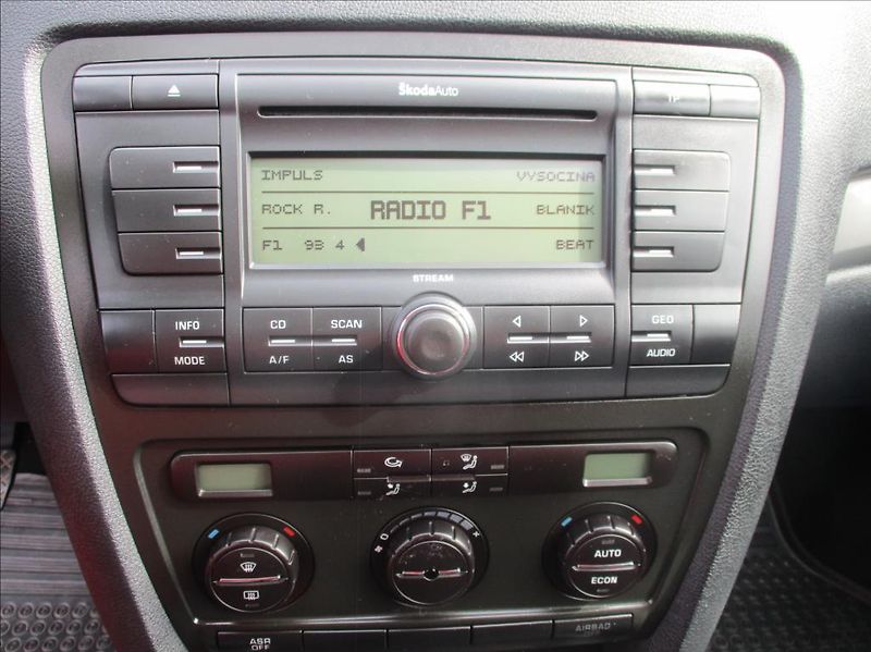 Škoda Octavia 1,6 i, Eleg,aut.klima,s.kn.,CZ - fotka 16 z 39