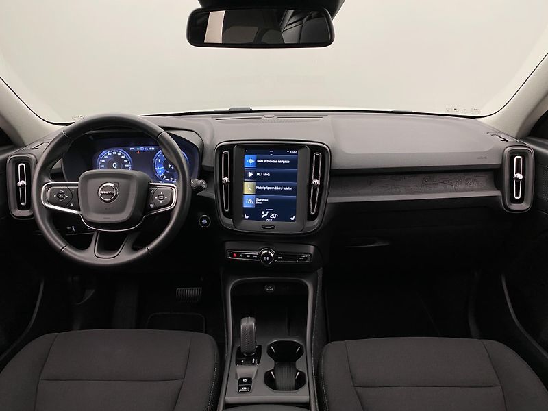 Volvo XC40 T3 KINETIC AUT CZ 1.maj - fotka 2 z 38