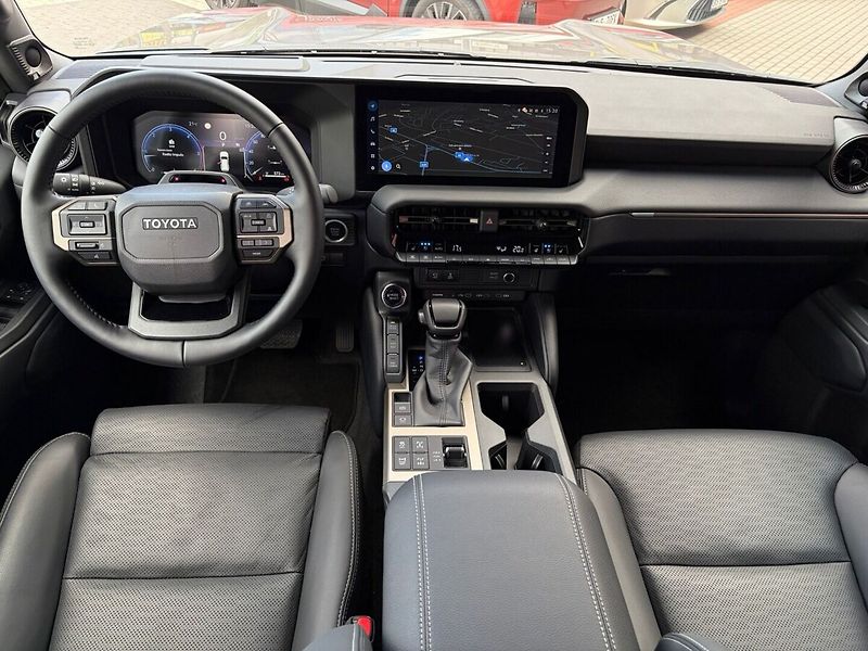 Toyota Land Cruiser 2.8 Executive - fotka 16 z 21