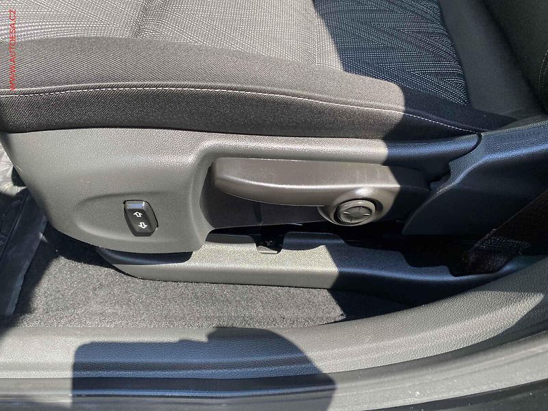 Opel Astra (2020) 1.2 T, LED, navi, kamera - fotka 14 z 17