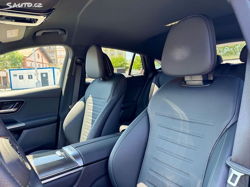 Mercedes-Benz GLC 220d 4MATIC AMG - fotka 19 z 48