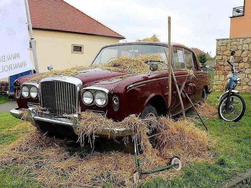 Sraz luxusních vozů Rolls-Royce a Bentley.