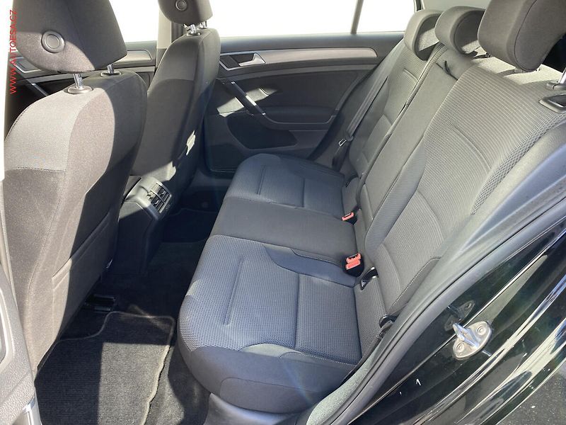 Volkswagen Golf (2014) 2.0 TDi 4x4, Comfortline - fotka 10 z 16