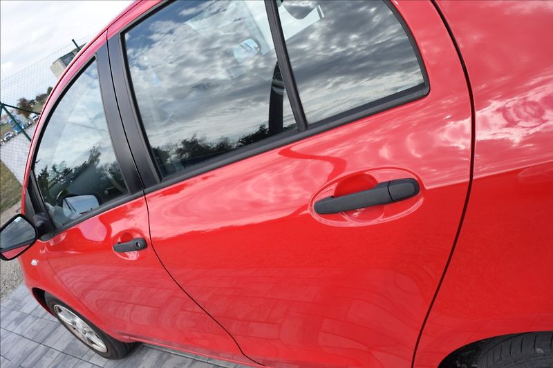 Toyota Yaris 1,0 i 51KW ZAD. PARK. SENZORY - fotka 12 z 40