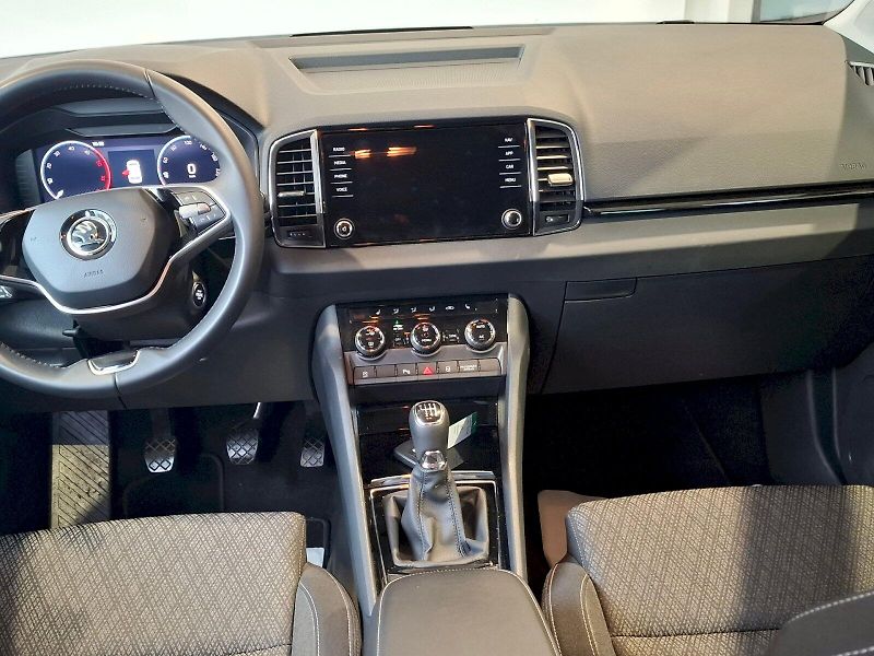 Škoda Karoq (2024) SELECTION TD 85/2.0 M6F - fotka 8 z 47