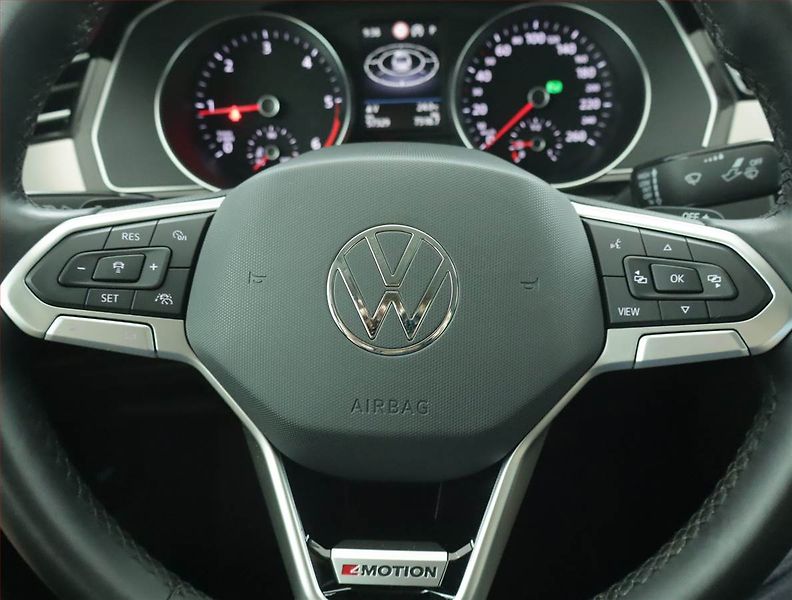 Volkswagen Passat (2021) Elegance 2.0 TDI - fotka 20 z 22