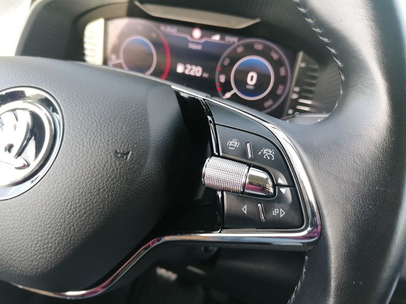Škoda Karoq (2020) 1.6 TDi Style,Velká Výbava - fotka 23 z 41