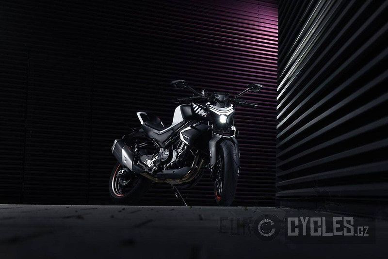 CFMOTO 450 NK (2026) - fotka 5 z 20