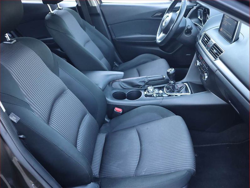 Mazda 3 (2015) 2.2 Skyactiv-D, Tempomat - fotka 9 z 19