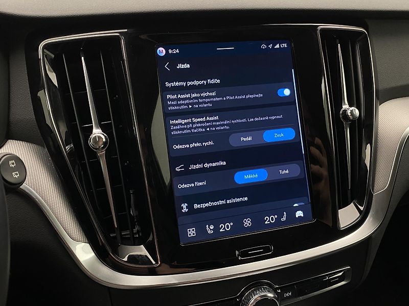 Volvo V60 B4 DARK PLUS AUT CZ - fotka 44 z 54