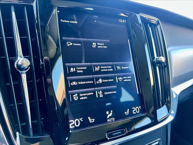 Volvo V90 2,0 T4 Drive-E R-Design Auto - fotka 30 z 48