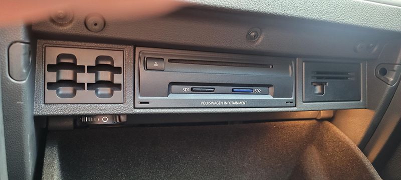 Volkswagen Golf (2014) 1,2TSi 77kW benzín DSG Comfort - fotka 31 z 38