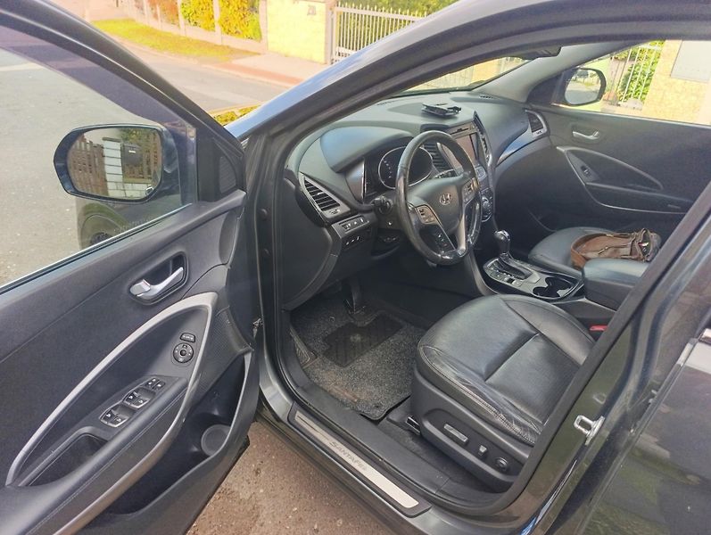 Hyundai Grand Santa Fe (2015) 2.2 CRDi 4x4 6míst tažné - fotka 16 z 20