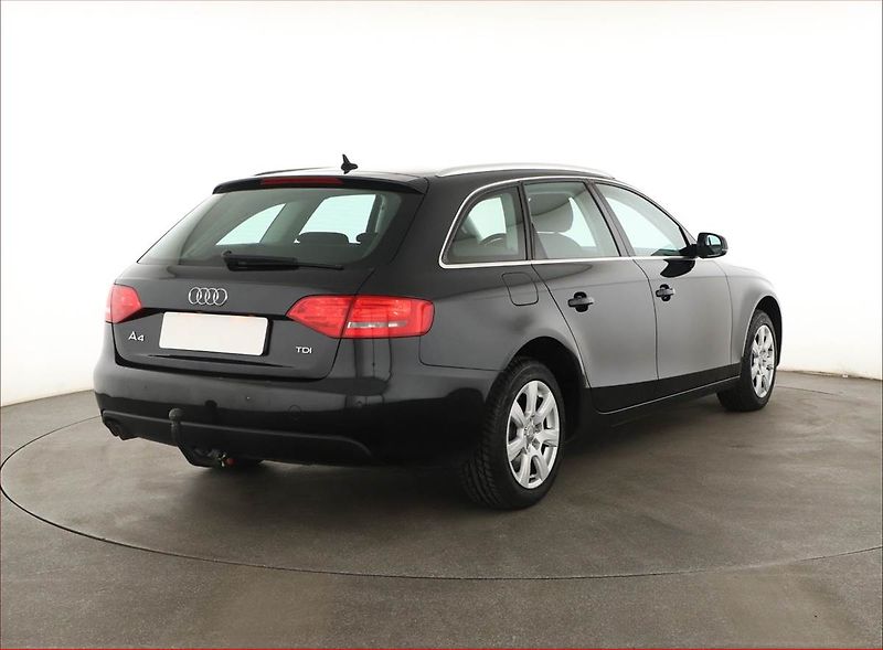Audi A4 (2011) 2.0 TDI, Navi, Tempomat - fotka 5 z 16