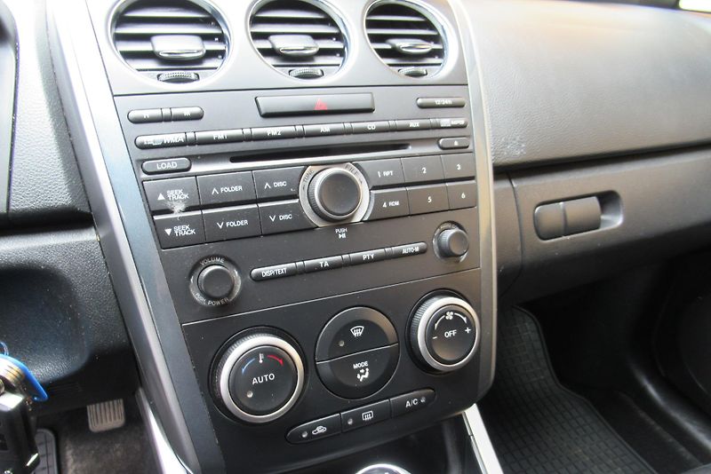 Mazda CX-7 2.2 CD 4WD AUT. KLIMA TAŽNÉ - fotka 12 z 21