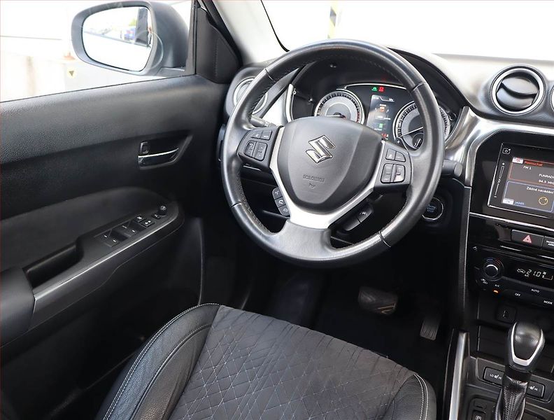 Suzuki Vitara (2022) 1.5 Hybrid, Automat - fotka 7 z 17