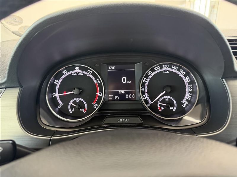 Škoda Fabia 1,0 TSI, tažné, LED, CarPlay - fotka 17 z 35