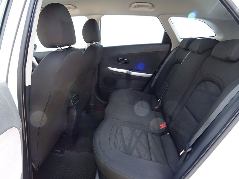 Kia Ceed (2018) 1.6GDi,99kW,1majČR,DPH,S.kniha - fotka 15 z 20