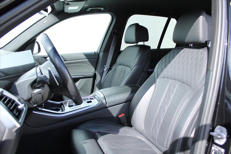 BMW X5 xDrive 30d M PAKET ZÁRUKA ČR - fotka 10 z 37
