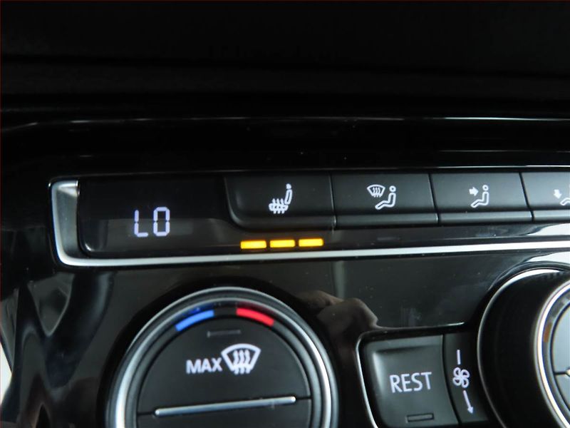 Volkswagen Touran (2023) 1.5 TSI - fotka 30 z 30