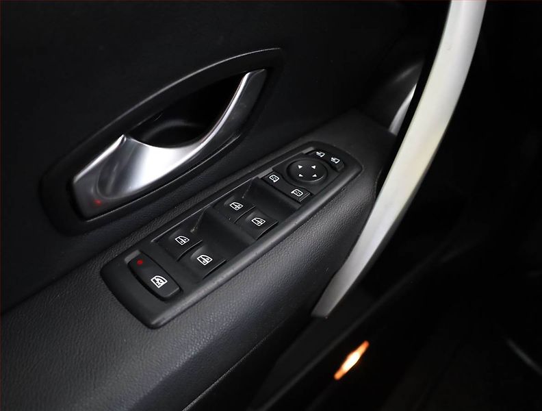 Renault Fluence (2010) 1.6 16V, po STK, slušný stav - fotka 11 z 14