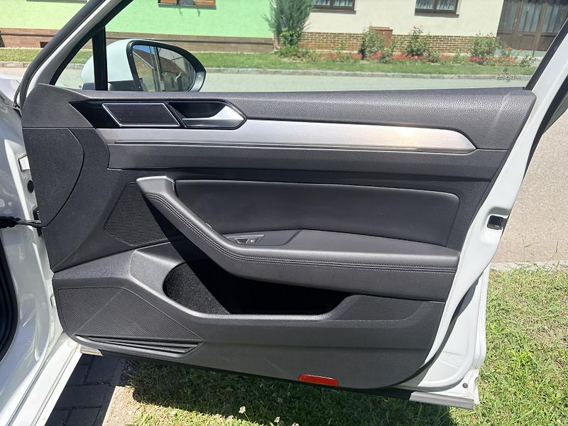 Volkswagen Passat 2.0TDI 110KW HIGHLINE DSG LED - fotka 44 z 46