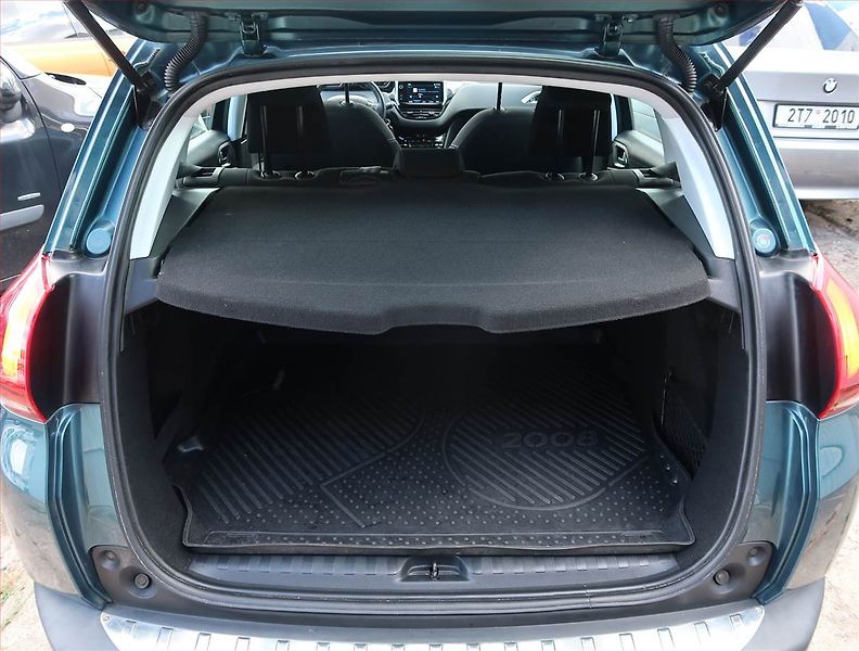 Peugeot 2008 (2019) 1.2 PureTech, Serv.kniha - fotka 13 z 20