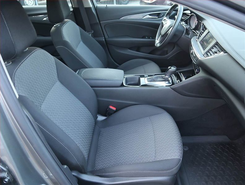 Opel Insignia (2019) 2.0 CDTI, Automat, Serv.kniha - fotka 9 z 17