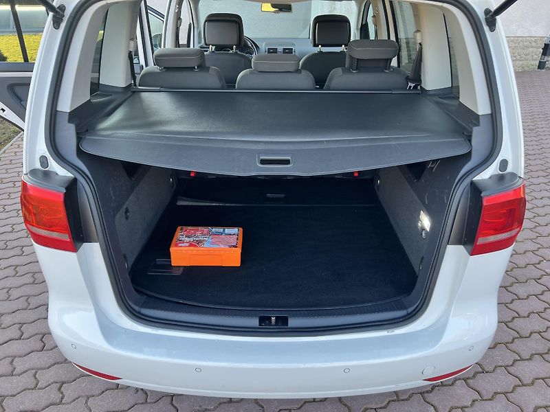 Volkswagen Touran 1.6TDI 77KW,MATCH,NAVI,DSG,DIG - fotka 17 z 46