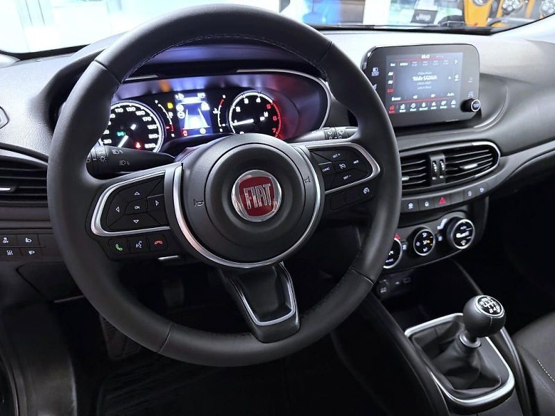 Fiat Tipo (2024) SW 1.6 MultiJet 130k MT6 Urban - fotka 15 z 18