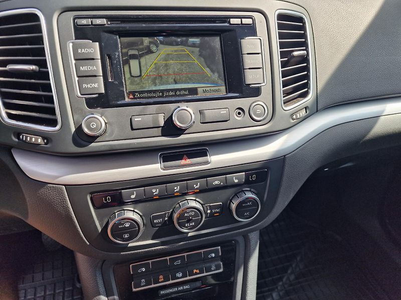 Volkswagen Sharan 2,0TDI CUP 7MÍST KAMERA TAŽNÉ  - fotka 15 z 20