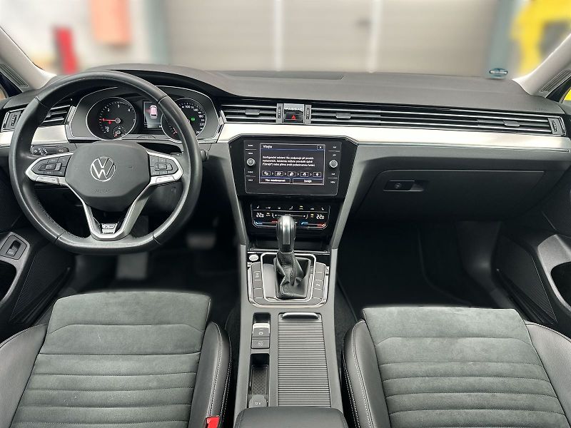 Volkswagen Passat Variant (2023) 2.0 TDI 4Motion DSG R-Line - fotka 5 z 35