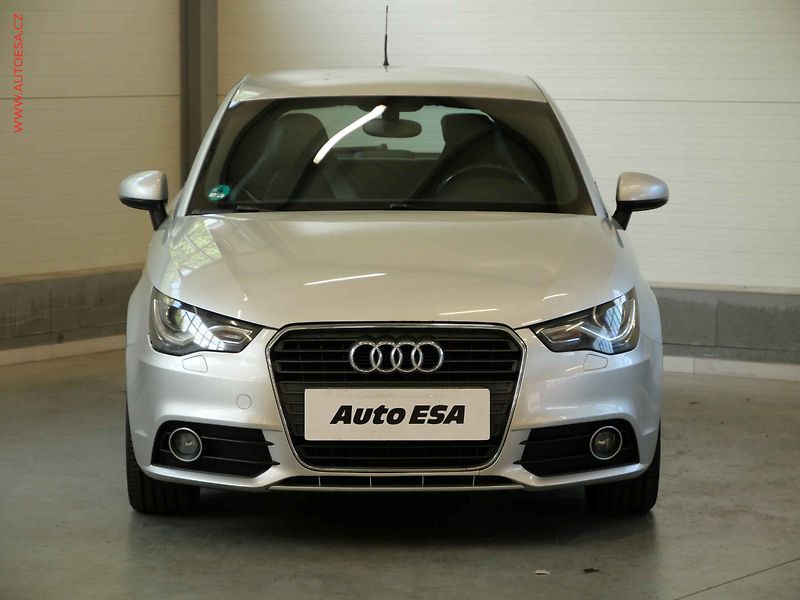 Audi A1 (2011) 1.6TDI, Xenon, kůže - fotka 2 z 17