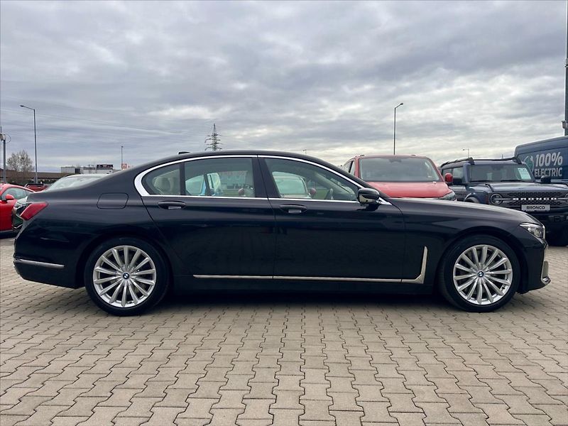 BMW Řada 7 4,4 750i xDrive 390 kW DPH - fotka 6 z 40