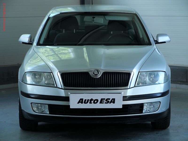 Škoda Octavia (2005) 1.6i, 2.maj,ČR, Ambiente - fotka 2 z 17