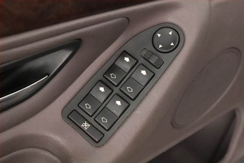 BMW Řada 7 (1994) 740i, Automat, Kůže, Tempomat - fotka 9 z 20