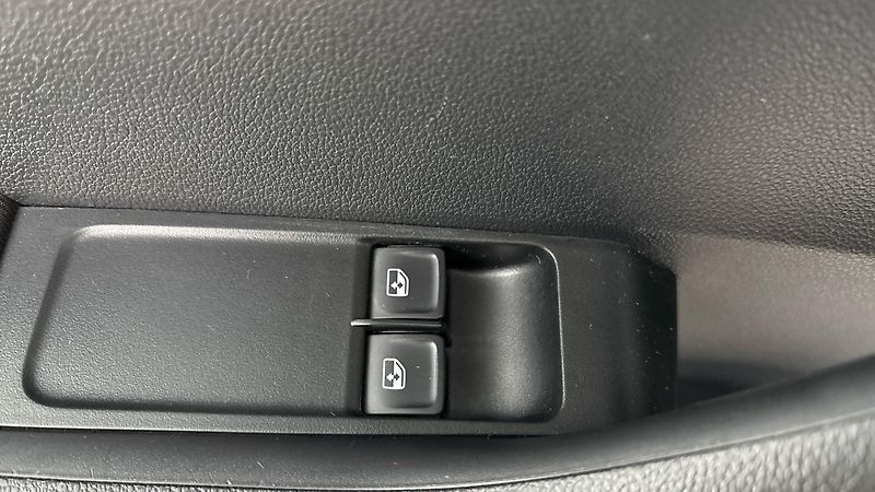 Škoda Fabia 1.0 TSI Ambition Combi - fotka 22 z 23