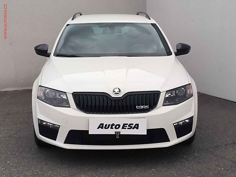 Škoda Octavia (2014) 2.0 TDi, ČR, RS, DSG, bixen - fotka 2 z 20