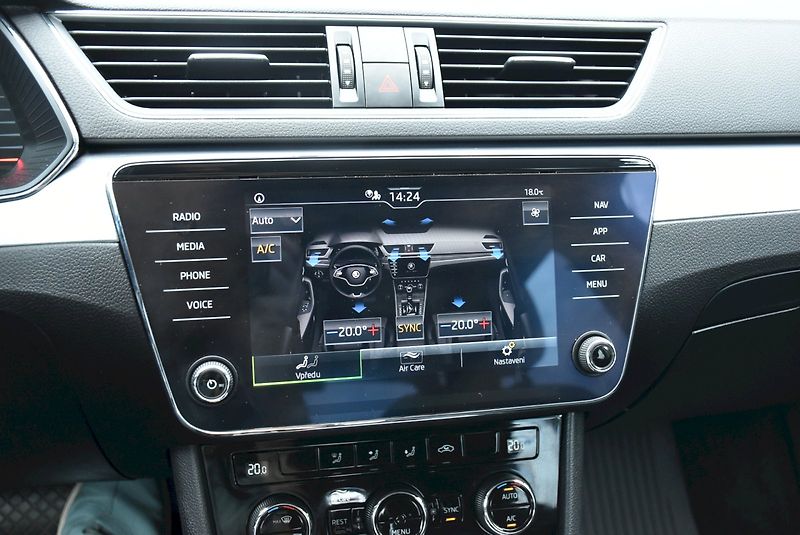 Škoda Superb (2022) Ambition 1.5 TSI 110kW DSG - fotka 19 z 30