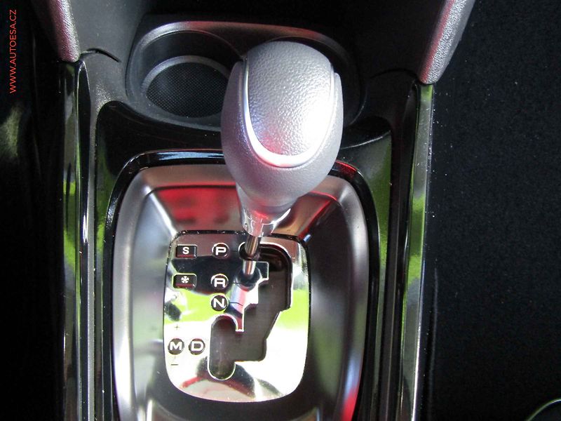Peugeot 2008 (2019) 1.2PT, Crossway, AT, panor - fotka 20 z 22