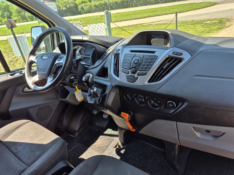 Ford Transit Custom (2014) 2.2 Tdci 9 míst  - fotka 18 z 22