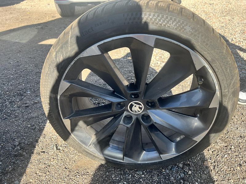Škoda Superb 2.0 TDI, DSG, L&K, DIGIKLIMA - fotka 36 z 37