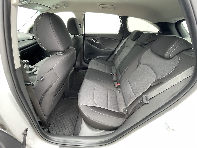 Hyundai i30 1,5 T-GDI Combi Smart - fotka 15 z 23