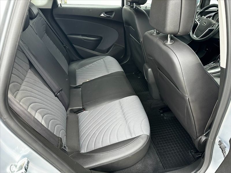 Opel Astra 1,4 103 kW TURBO automat, CZ - fotka 14 z 36
