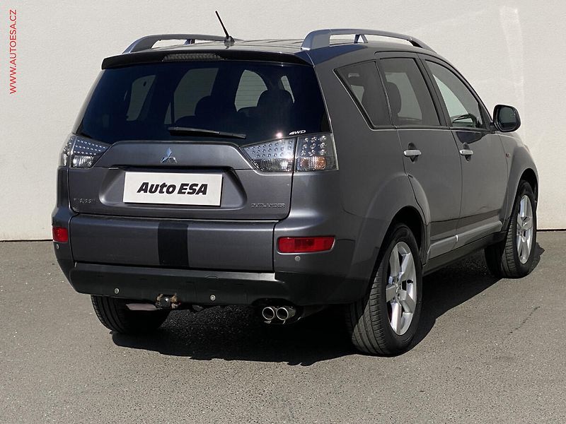 Mitsubishi Outlander (2009) 2.2d 4x4, 7míst, servis.kniha - fotka 4 z 16